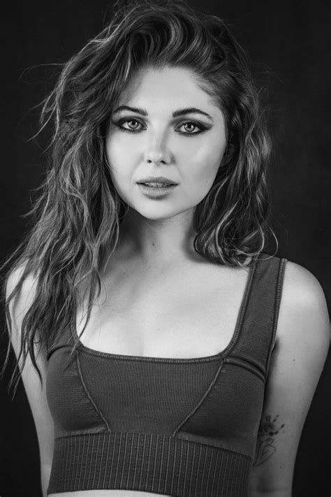 Sammi Hanratty Topless Cendored And Sexy (51 Photos And。